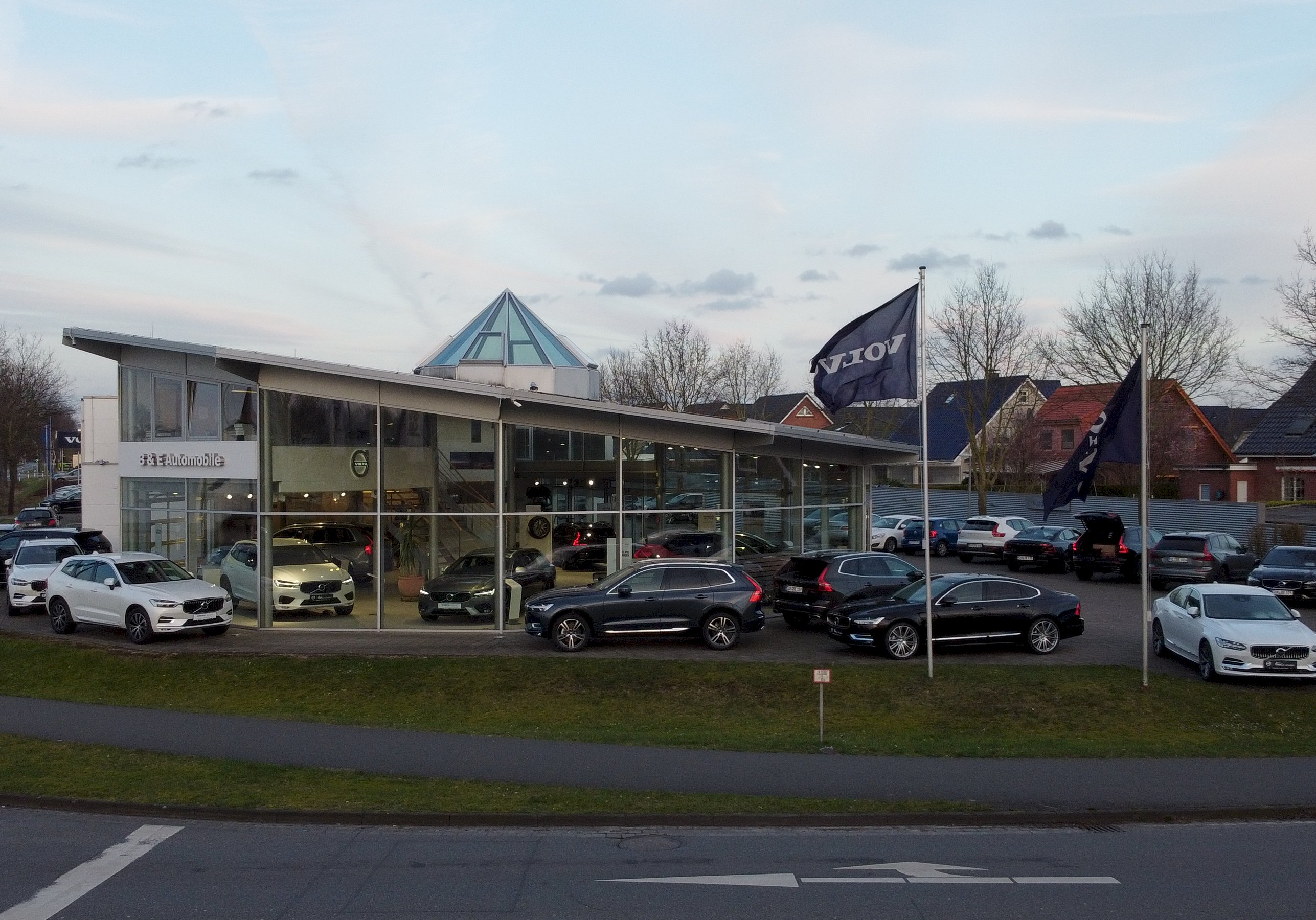 Volvo XC40 B3 Core ACC RÜCKFAHRKAMERA NAVIGATION │ Gebrauchtwagen – in  Schiffdorf-Spaden bei Bremerhaven